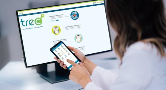 Dottoressa con App e portale TreC+