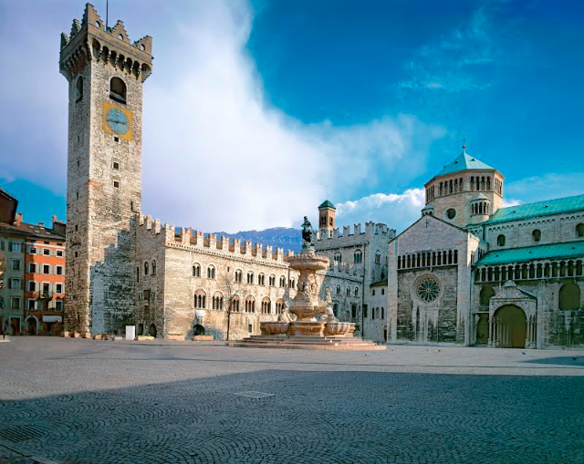 Immagine: piazza Duomo.PNG 