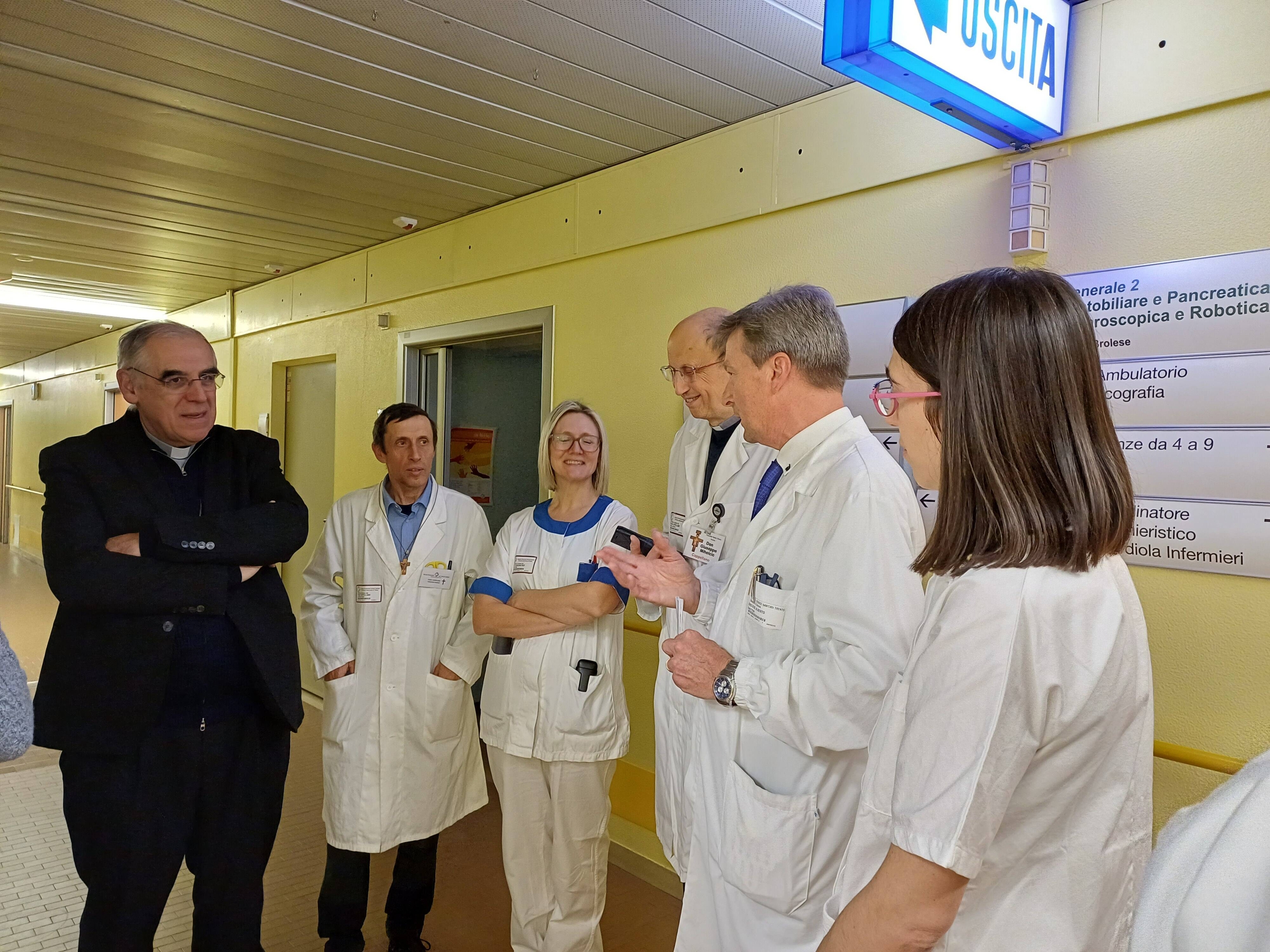 L’arcivescovo Lauro Tisi in visita al Santa Chiara