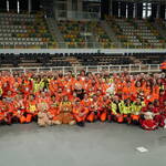 Foto di gruppo dello staff: infermieri, medici, volontari