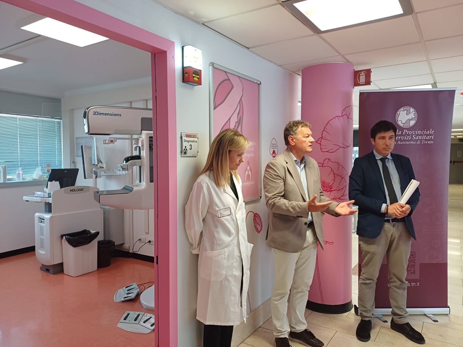 Immagine: Presentazione nuovo mammografo.jpeg Creative Commons Attributon–ShareAlike 4.0 International (CC BY-SA 4.0)