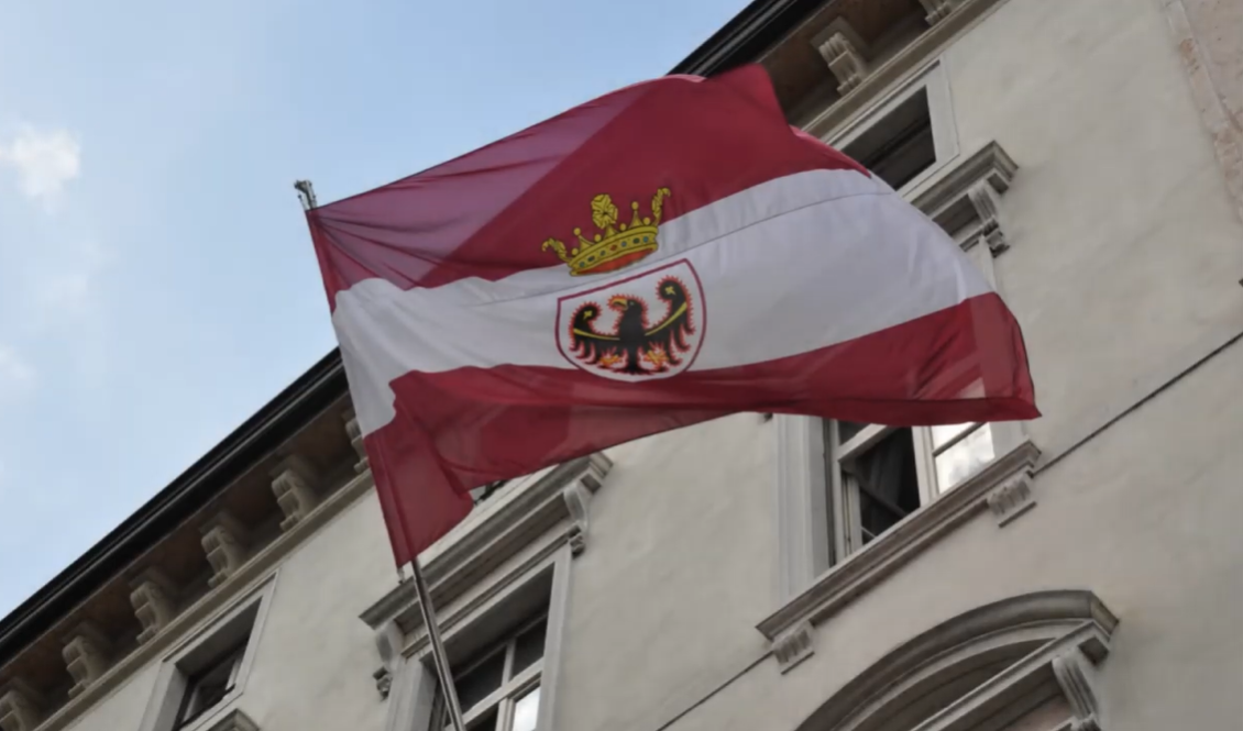 Immagine: bandiera (8).png Creative Commons Attributon–ShareAlike 4.0 International (CC BY-SA 4.0)