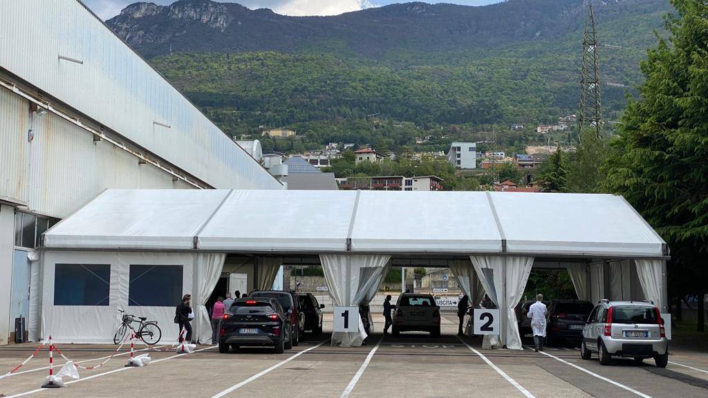 Immagine: vaccinazione viale verona1.jpg Creative Commons Attributon–ShareAlike 4.0 International (CC BY-SA 4.0)