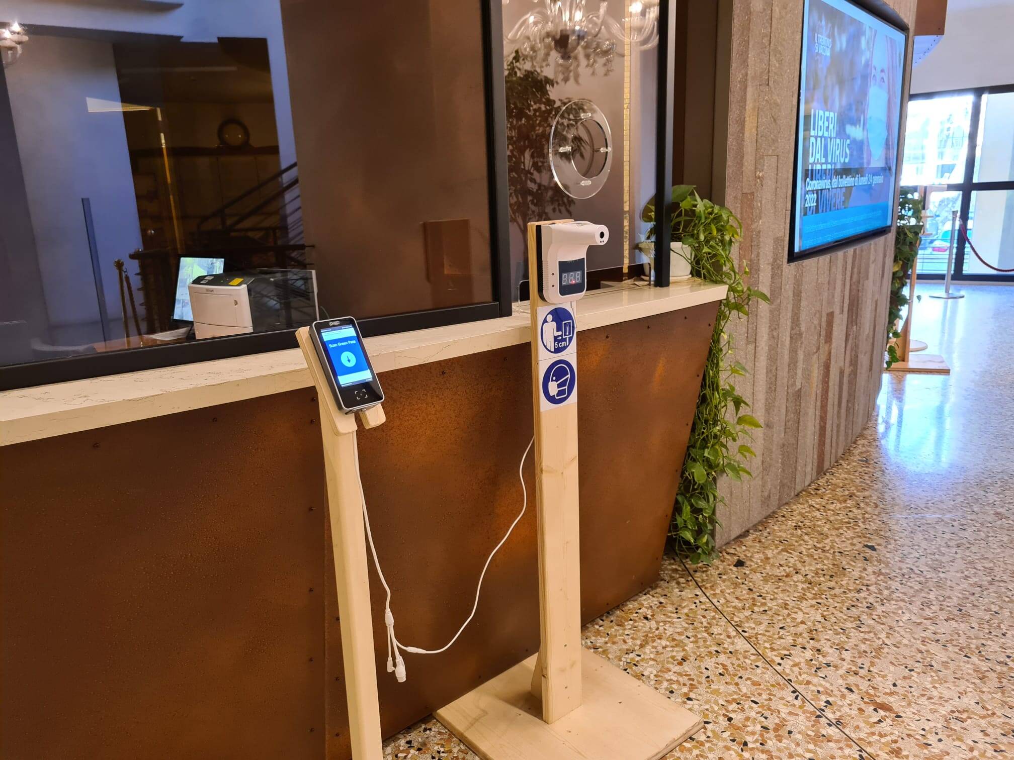 Immagine: L'atrio del palazzo di Piazza Dante, sede della Provincia.jpeg Creative Commons Attributon–ShareAlike 4.0 International (CC BY-SA 4.0)