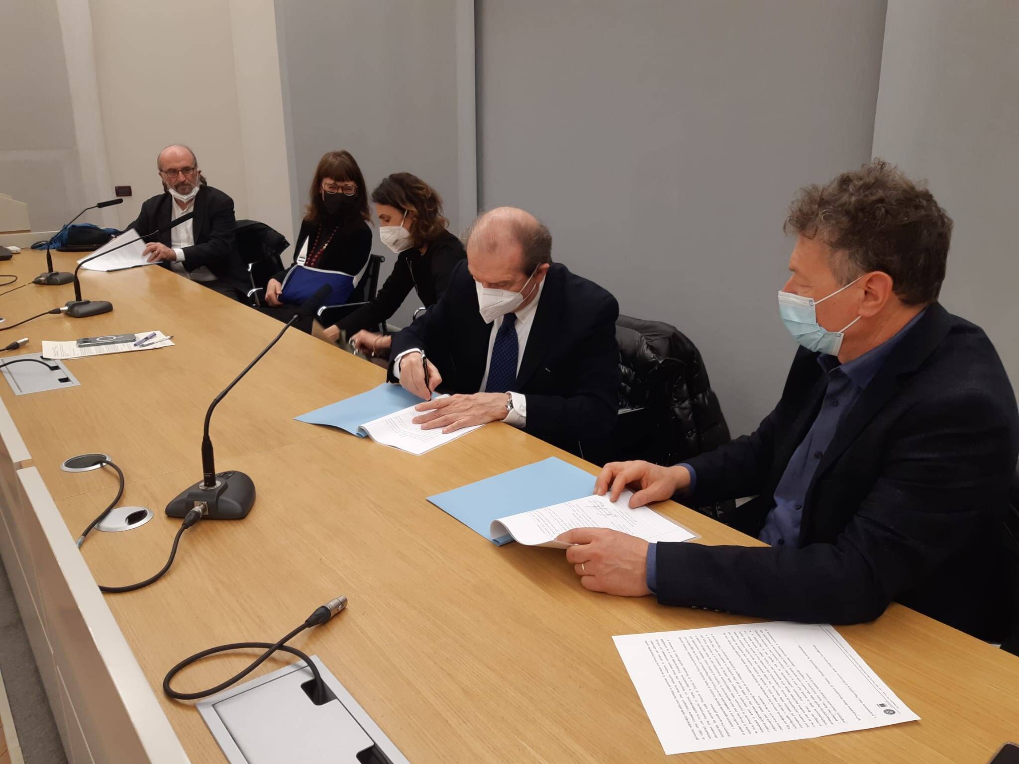 Immagine: firma convenzione codice rosso.jpeg Creative Commons Attributon–ShareAlike 4.0 International (CC BY-SA 4.0)