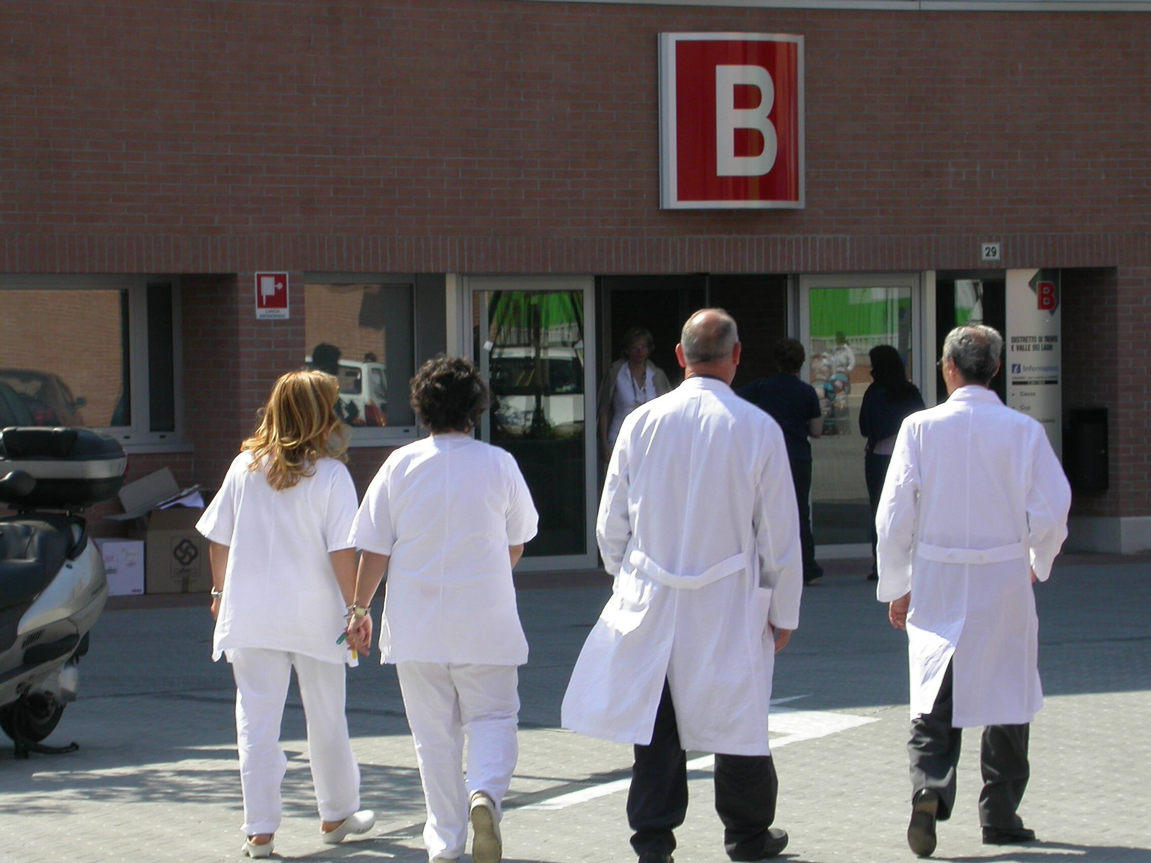 Immagine: camici_al_centro.jpg Creative Commons Attributon–ShareAlike 4.0 International (CC BY-SA 4.0)