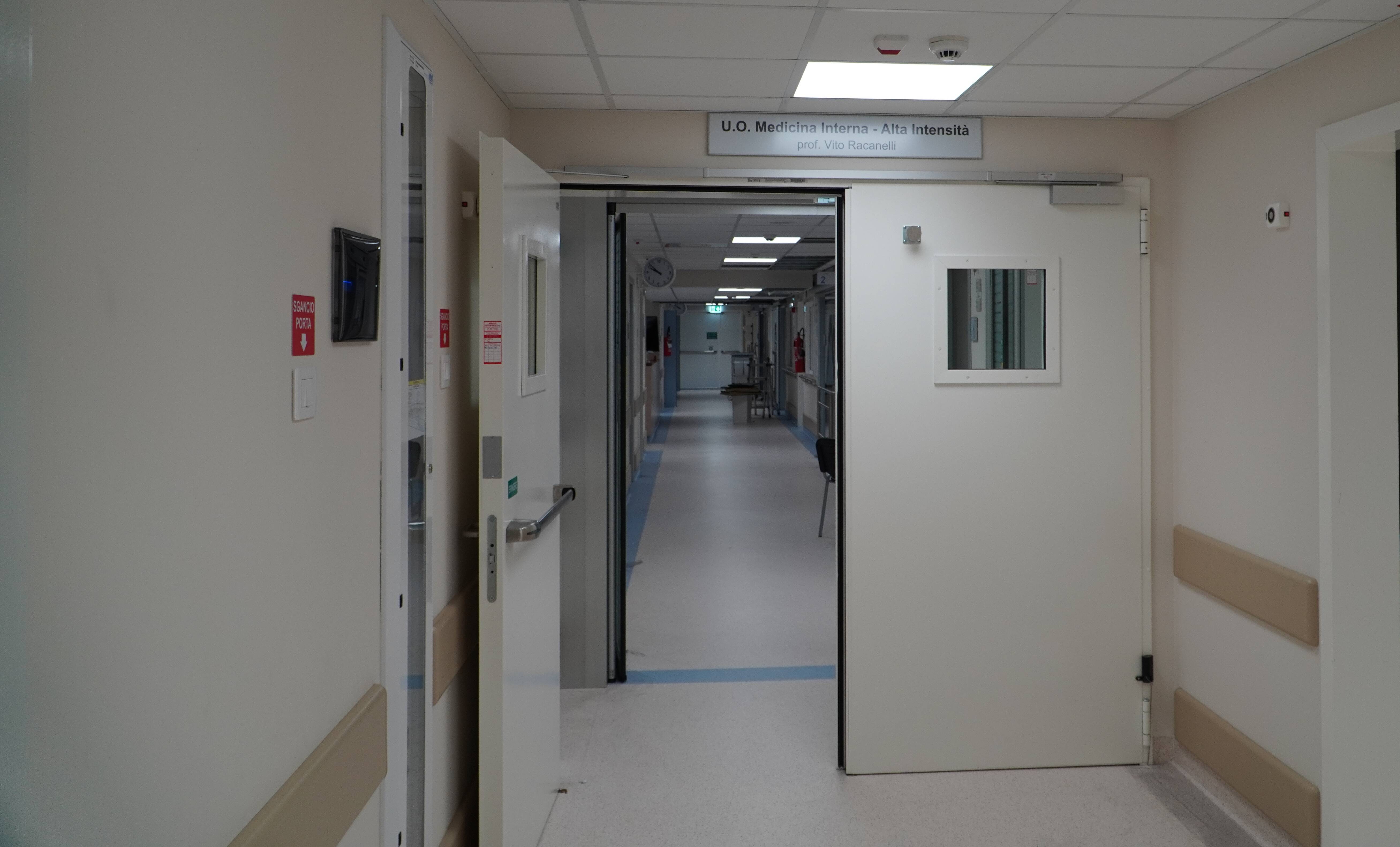 Immagine: medicina interna alta intensità santa chiara.JPG Creative Commons Attributon–ShareAlike 4.0 International (CC BY-SA 4.0)