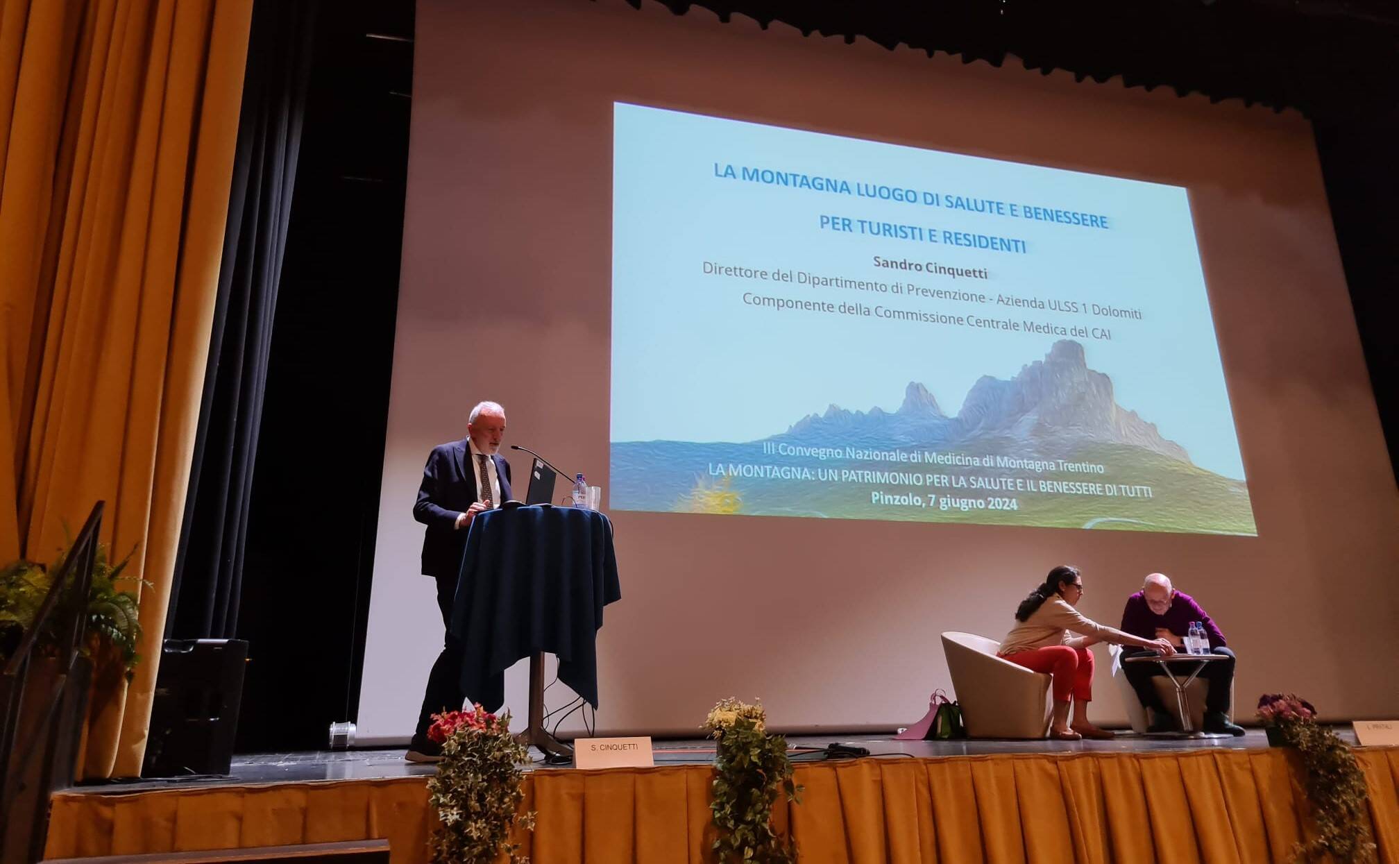 Immagine: Convegno medicina di montagna Pinzolo.jpeg Creative Commons Attributon–ShareAlike 4.0 International (CC BY-SA 4.0)