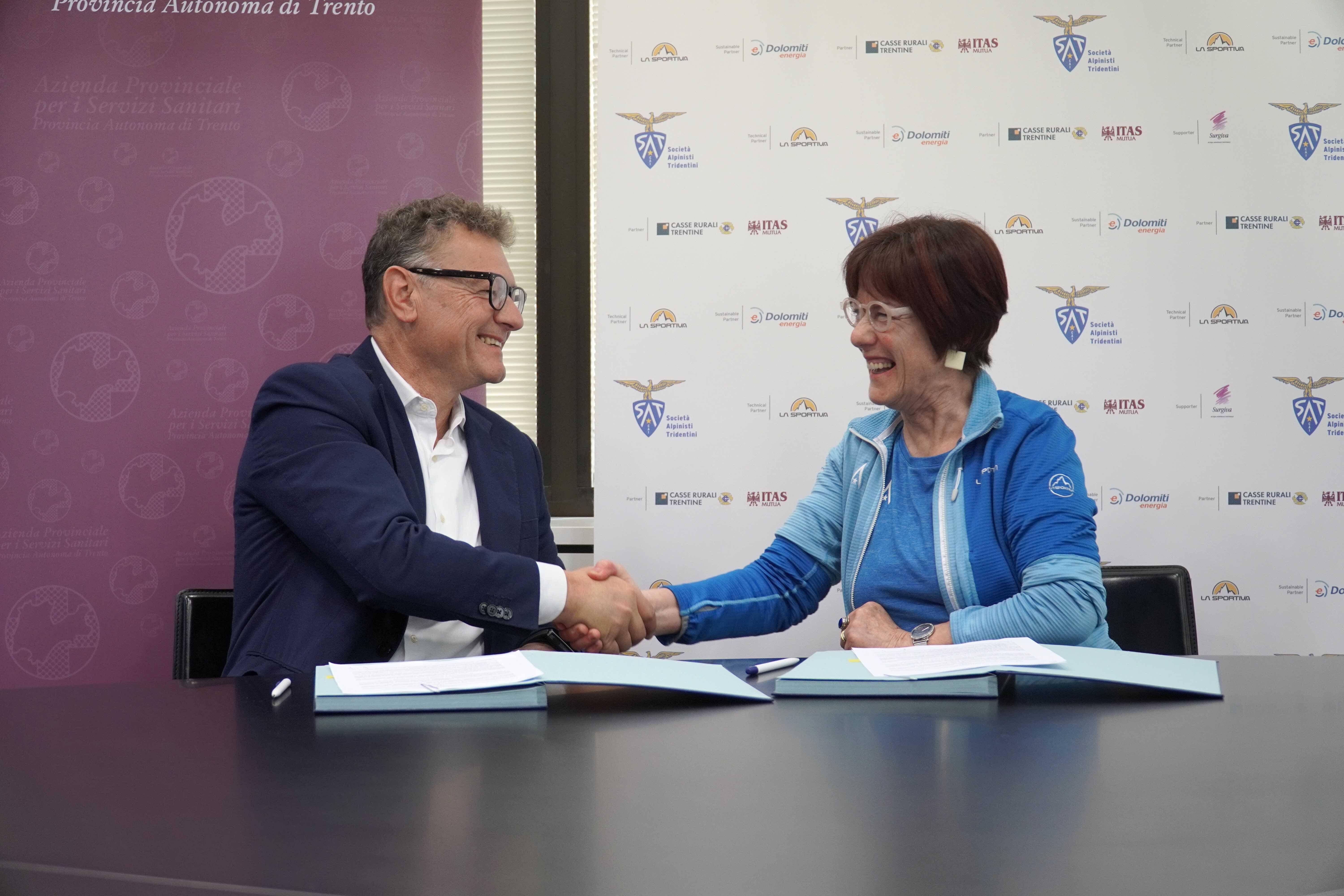 Immagine: firma accordo Apss Sat.jpg Creative Commons Attributon–ShareAlike 4.0 International (CC BY-SA 4.0)