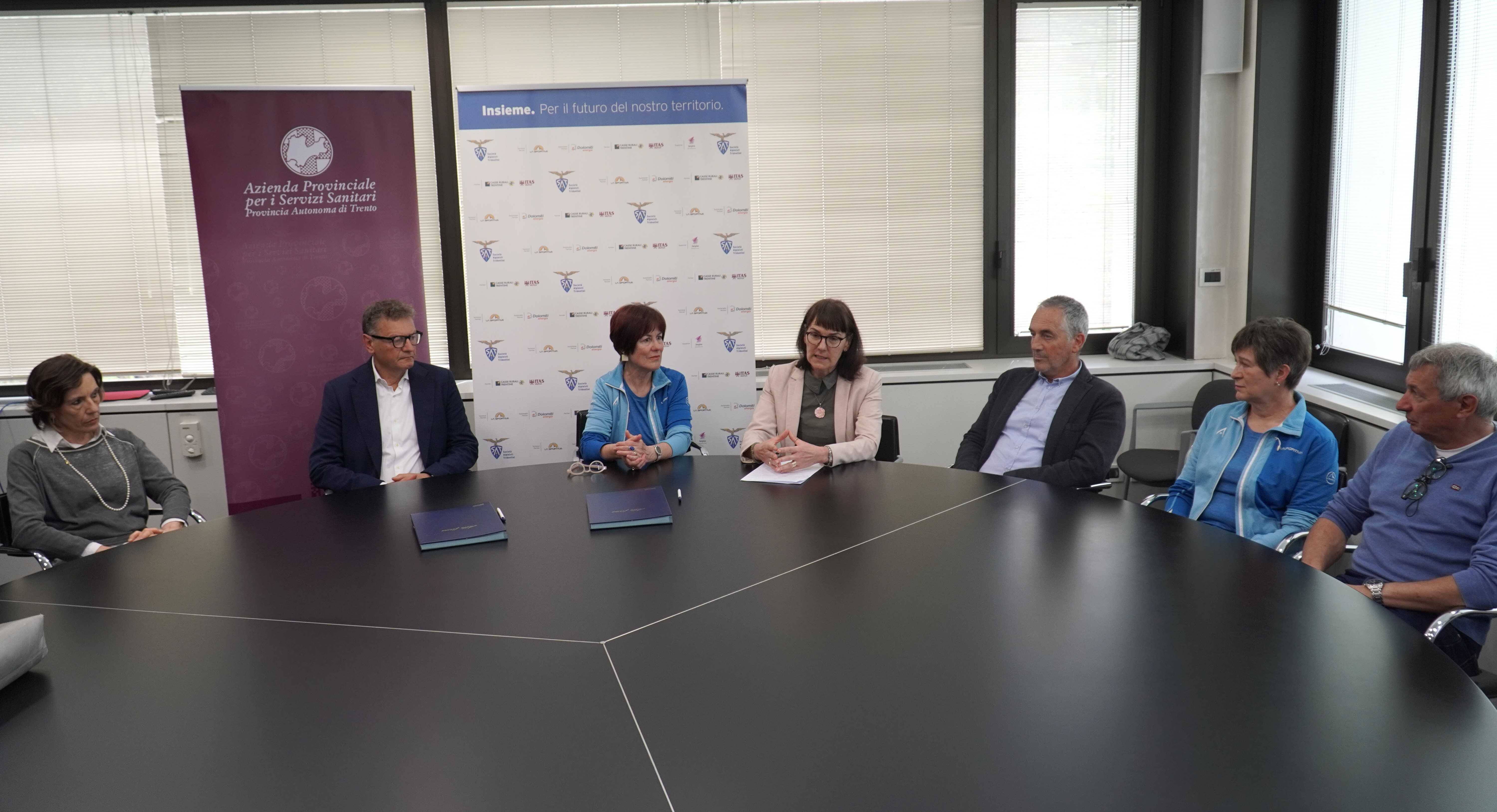 Immagine: firma accordo Apss Sat 3.jpg Creative Commons Attributon–ShareAlike 4.0 International (CC BY-SA 4.0)