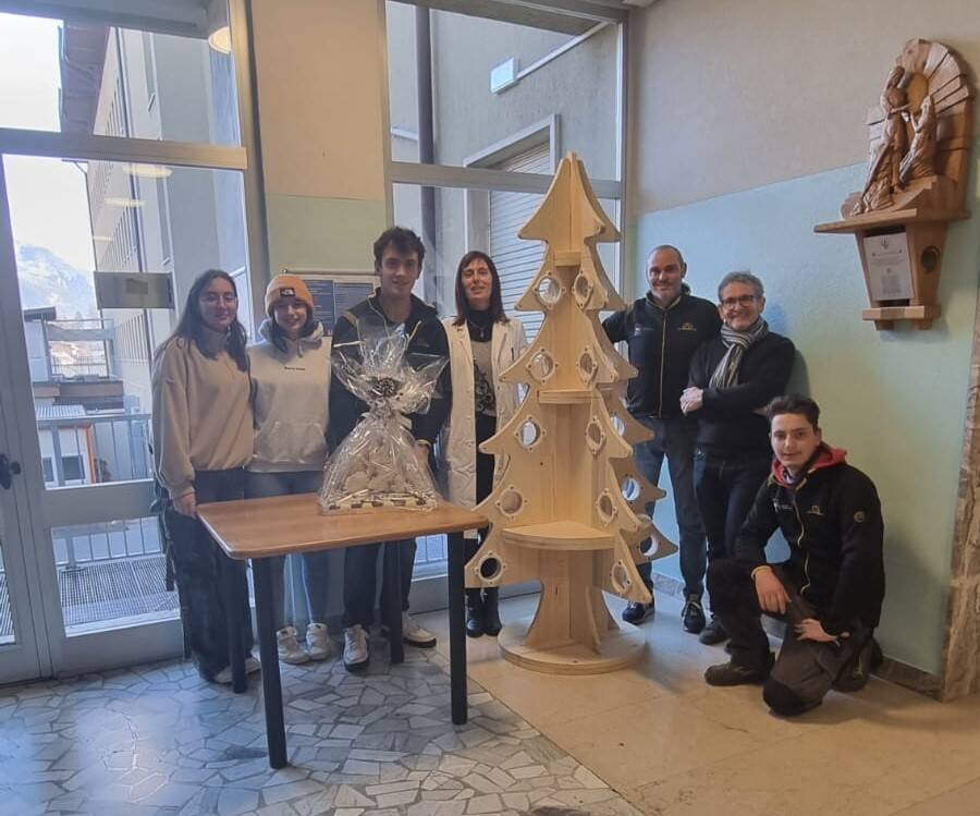 Immagine: albero Natale Cavalese.jpeg Creative Commons Attributon–ShareAlike 4.0 International (CC BY-SA 4.0)