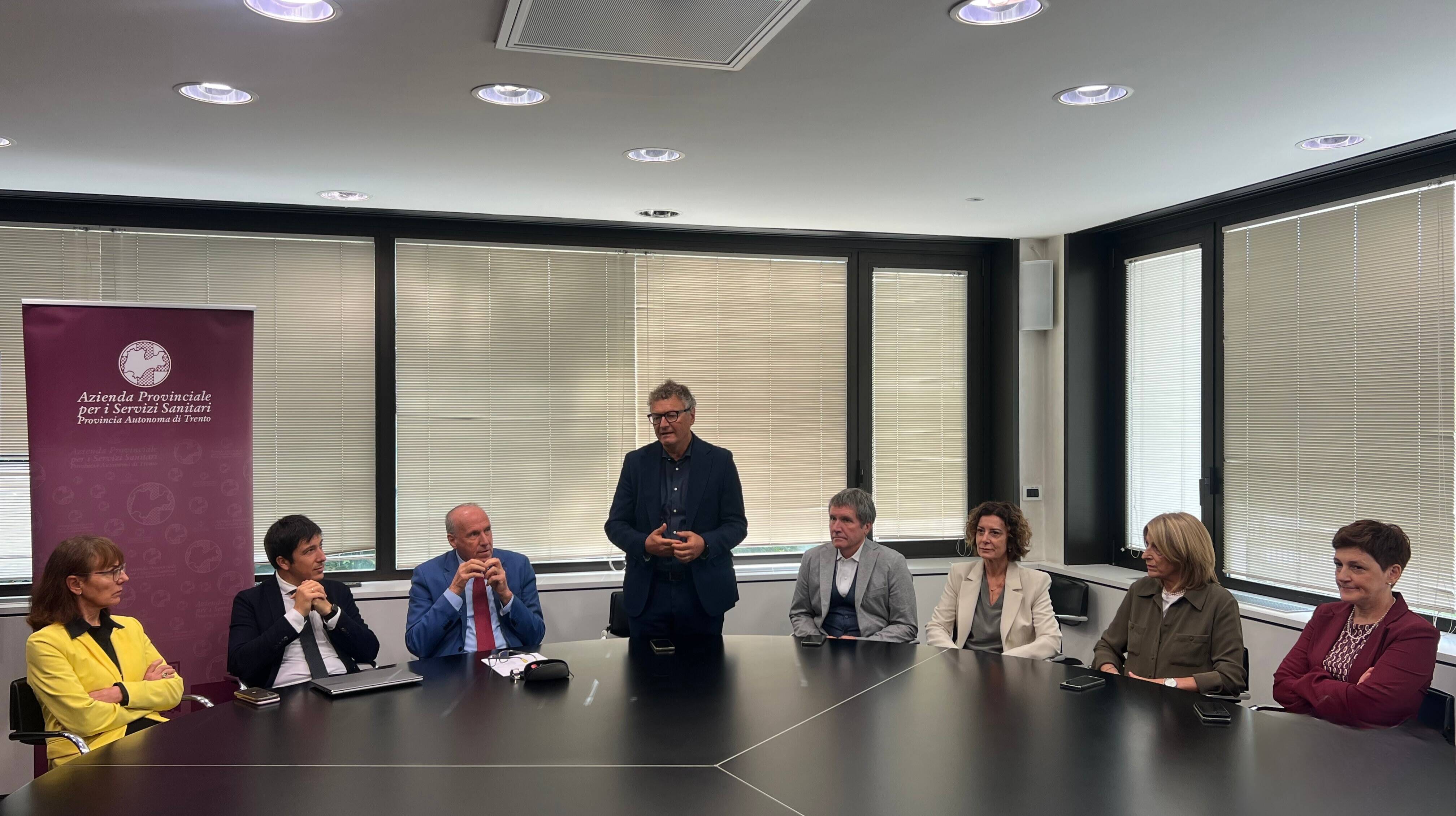 Immagine: Tavolo relatori .jpg Creative Commons Attributon–ShareAlike 4.0 International (CC BY-SA 4.0)