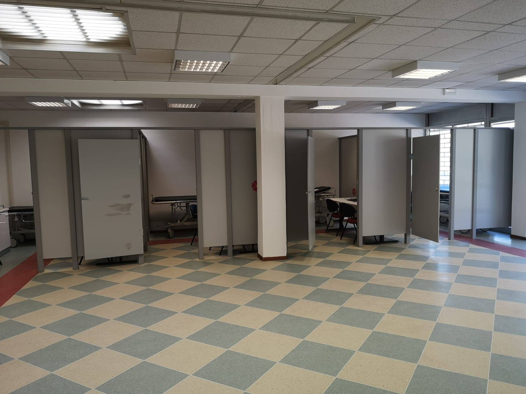 Immagine: centro vaccinale via conci trento interno.jpeg Creative Commons Attributon–ShareAlike 4.0 International (CC BY-SA 4.0)