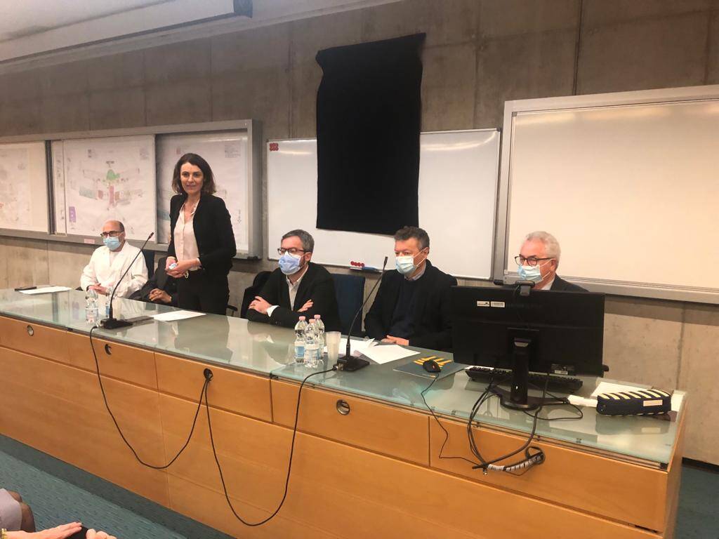 Immagine: intitolazione auditorium santa chiara1.jpeg Creative Commons Attributon–ShareAlike 4.0 International (CC BY-SA 4.0)