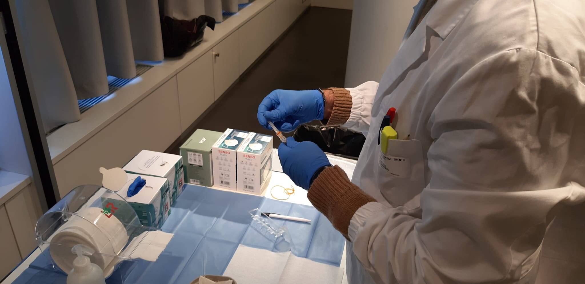 Immagine: vaccinazione antinfluenzale preparazione1.jpeg Creative Commons Attributon–ShareAlike 4.0 International (CC BY-SA 4.0)