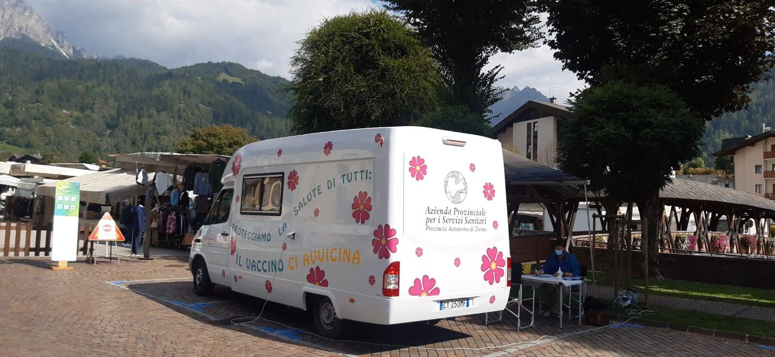 Immagine: Camper Primiero San Martino di Castrozza.jpeg Creative Commons Attributon–ShareAlike 4.0 International (CC BY-SA 4.0)