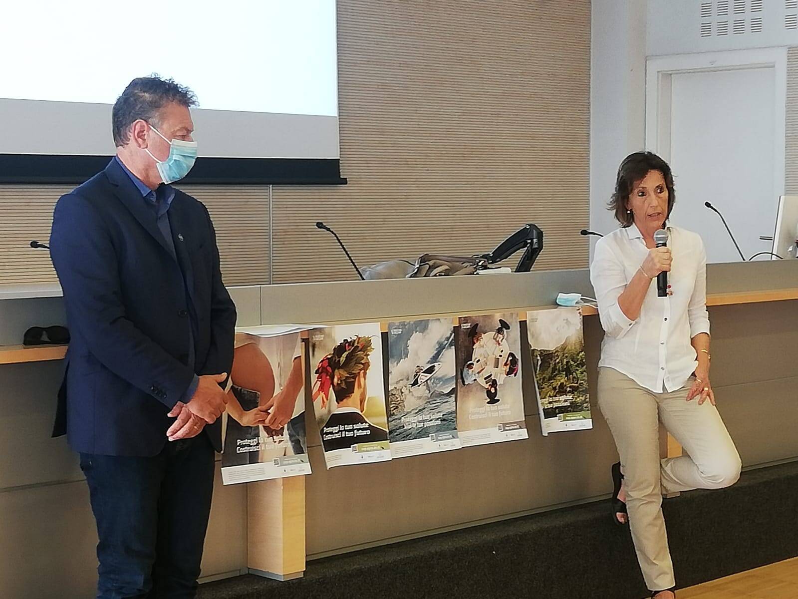 Immagine: conferenza stampa tera dose vaccino covid 21_9_2020 2.jpeg Creative Commons Attributon–ShareAlike 4.0 International (CC BY-SA 4.0)