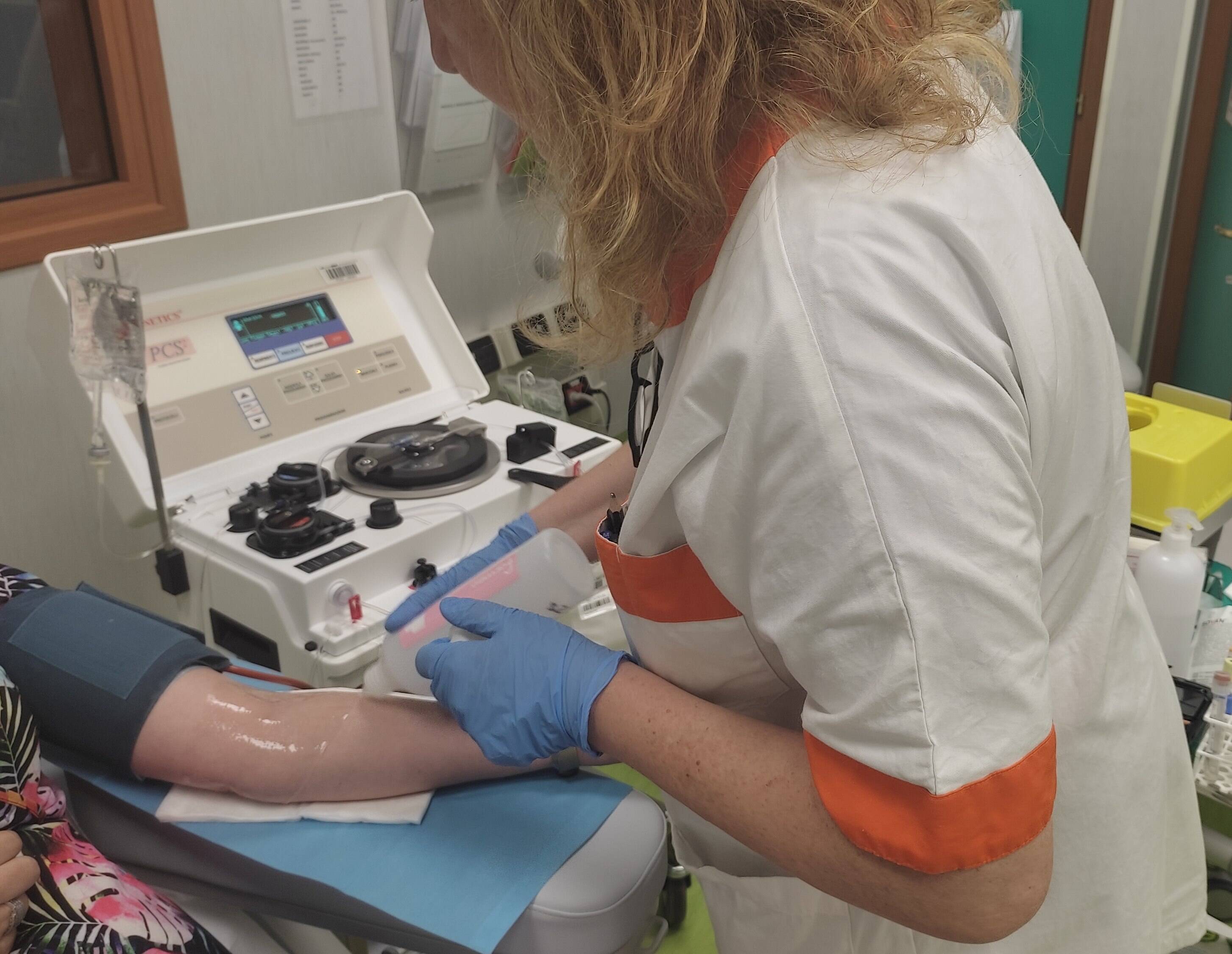 Immagine: Apparecchio plasmaferesi .jpg Creative Commons Attributon–ShareAlike 4.0 International (CC BY-SA 4.0)