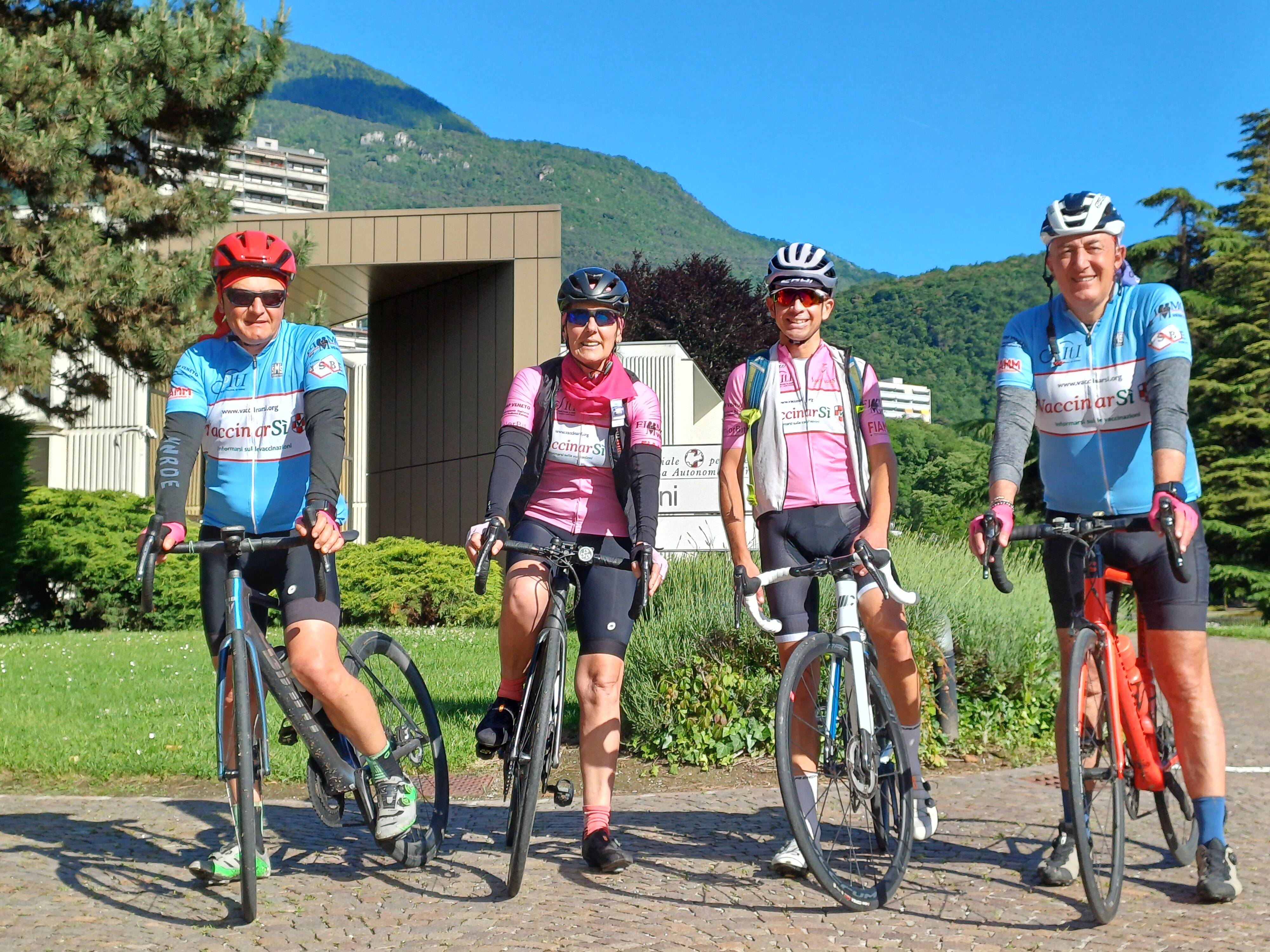 Immagine: arrivo gruppo via Degasperi.jpg Creative Commons Attributon–ShareAlike 4.0 International (CC BY-SA 4.0)