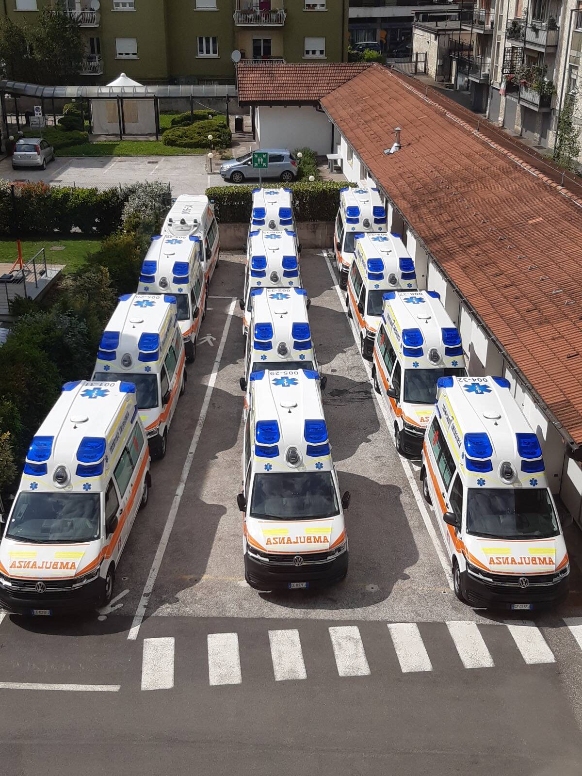 Immagine: ambulanze FESR.jpeg 