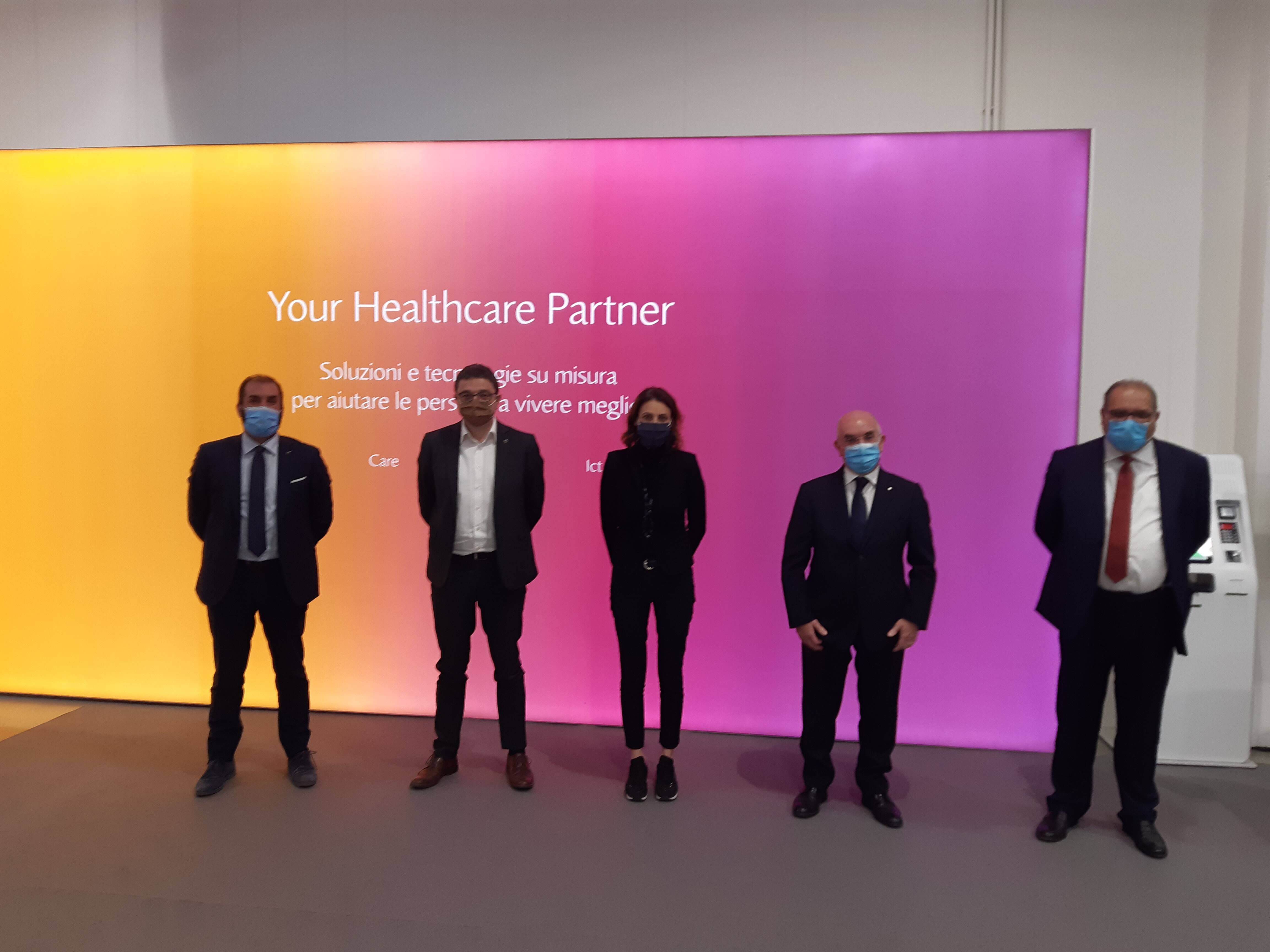 Immagine: Fugatti e Segnana in visita a Gpi Trento.jpg Creative Commons Attributon–ShareAlike 4.0 International (CC BY-SA 4.0)