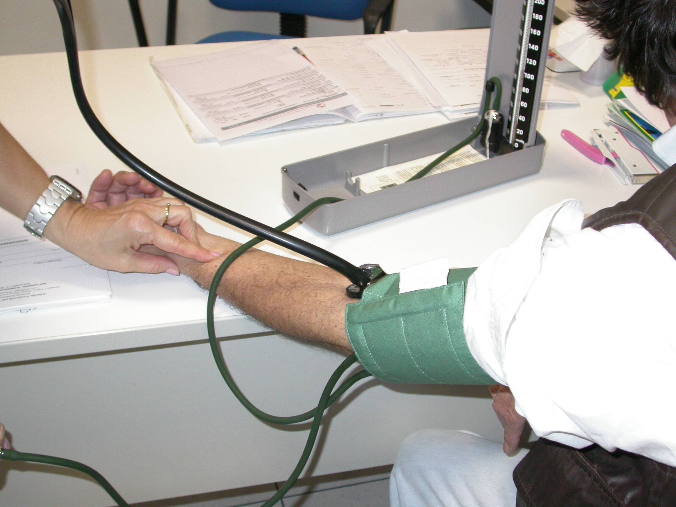 Immagine: misurazione pressione.jpg Creative Commons Attributon–ShareAlike 4.0 International (CC BY-SA 4.0)