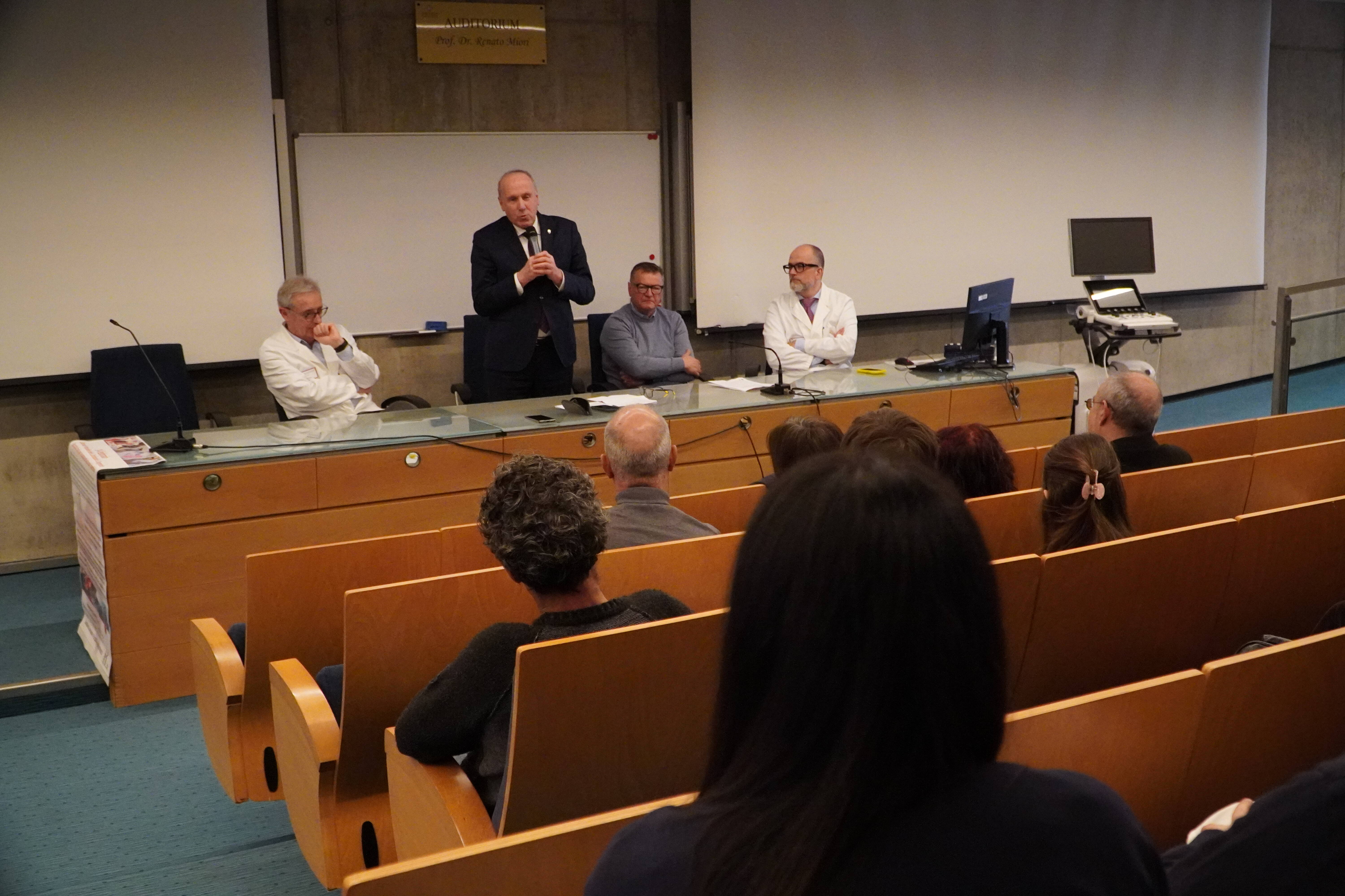 Immagine: donazione associazione cerotto sul cuore.JPG Creative Commons Attributon–ShareAlike 4.0 International (CC BY-SA 4.0)