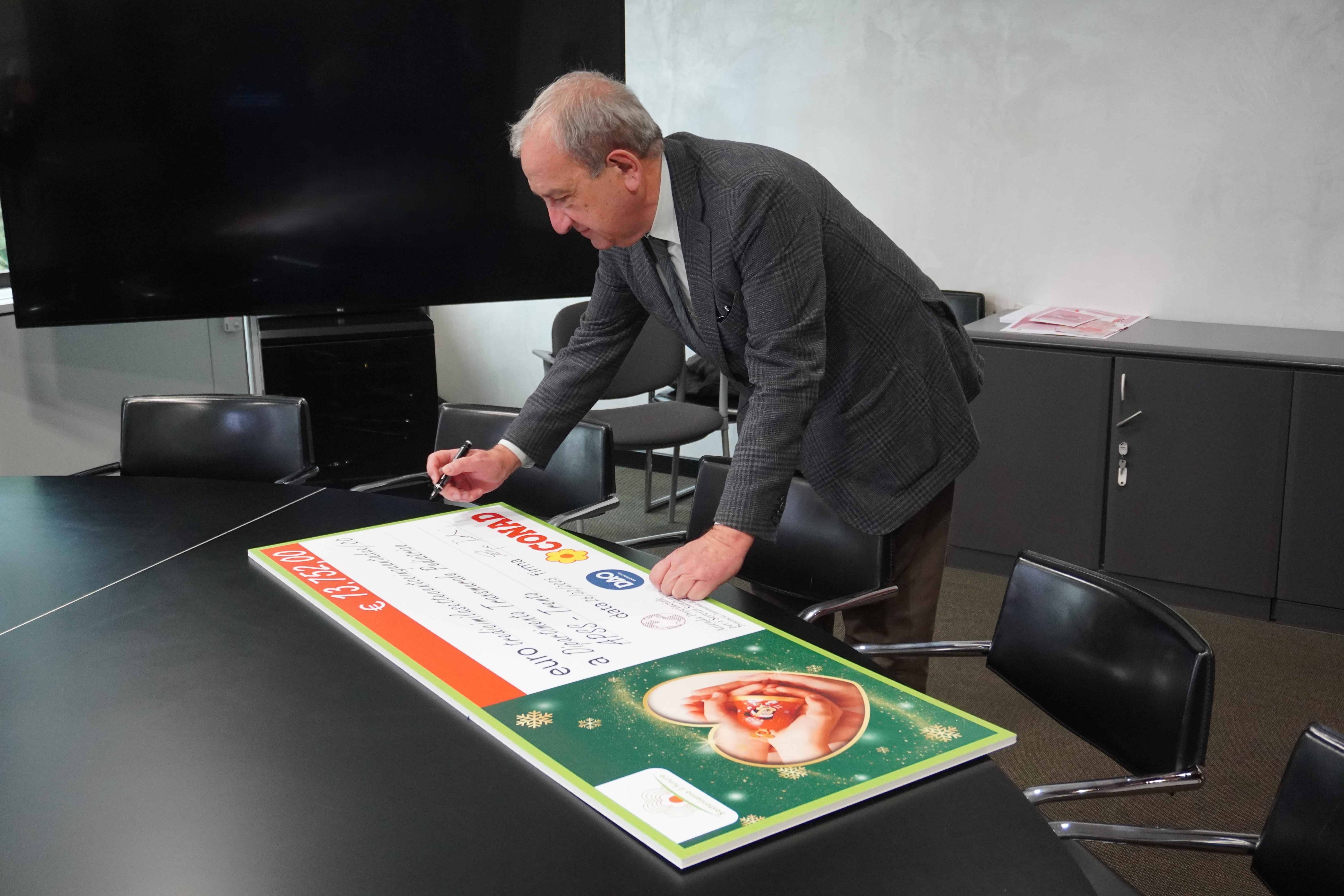 Immagine: Donazione DAO4.JPG Creative Commons Attributon–ShareAlike 4.0 International (CC BY-SA 4.0)