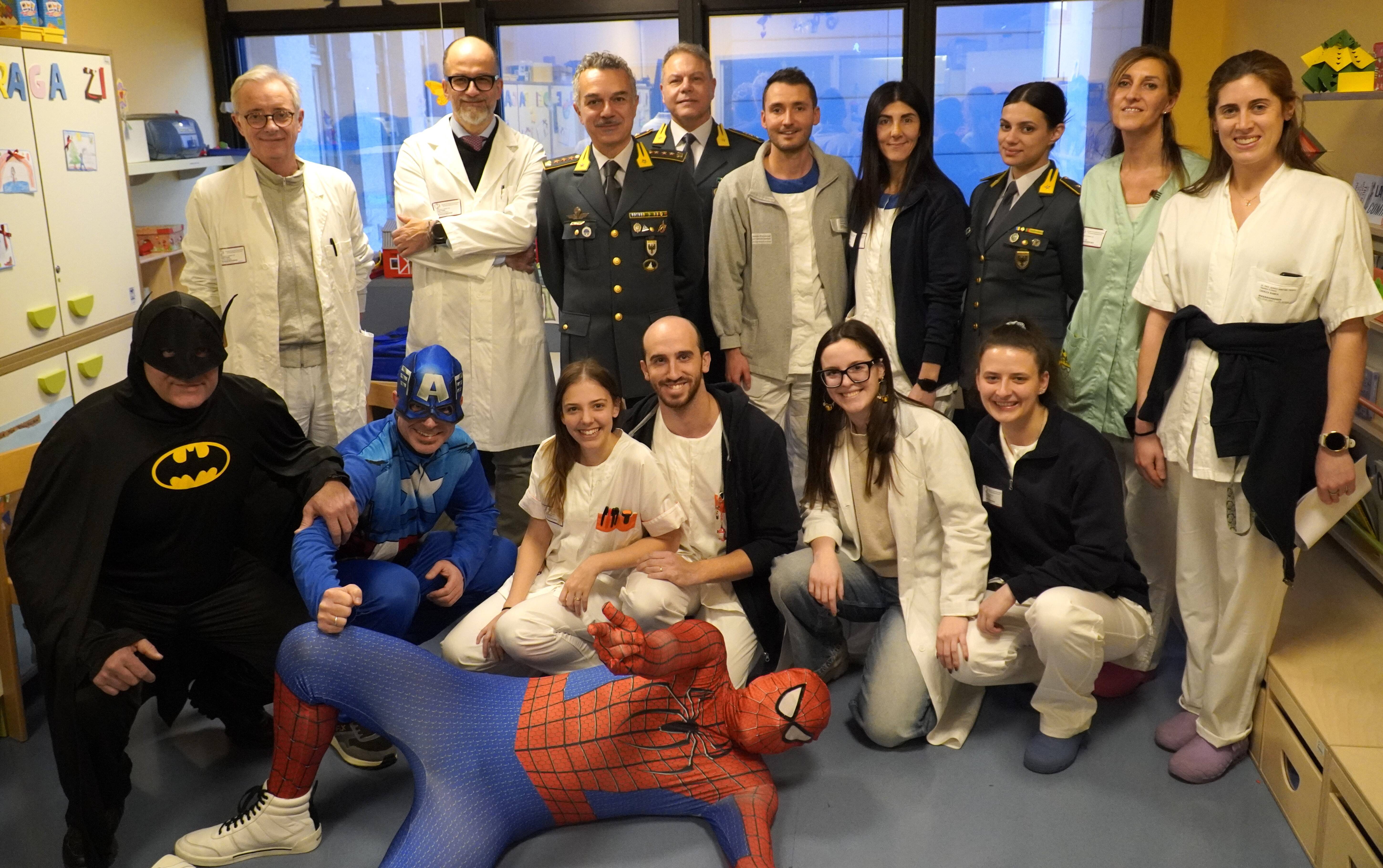 Immagine: Foto di gruppo - Professionisti sanitari e GdF.JPG Creative Commons Attributon–ShareAlike 4.0 International (CC BY-SA 4.0)